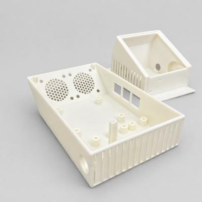 Ohišje z optimiziranim sistemom odvajanja toplote